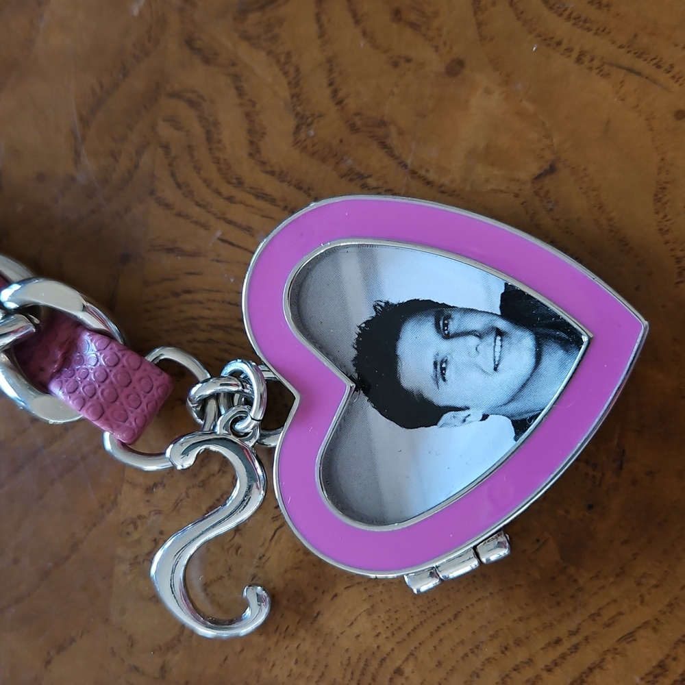 Enamel Heart Picture Locket Keychain Opens Fully Silver Tone Metal Link